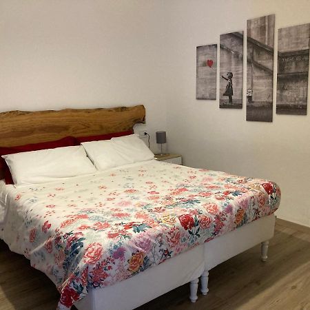 Appartamento Al Lago Lesa Exterior foto