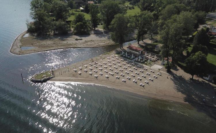 Appartamento Al Lago Lesa Exterior foto